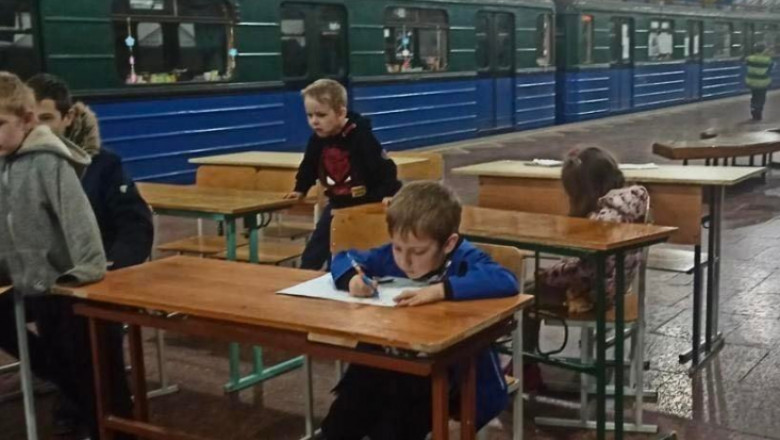 Photo of video | Harkiv construiește școli în stațiile de metrou pentru a proteja elevii de bombardamentele rusești